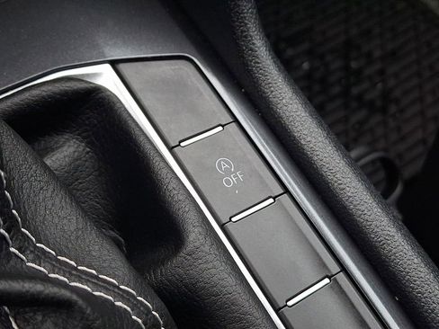 Certified 2022 Volkswagen Tiguan SE image 26