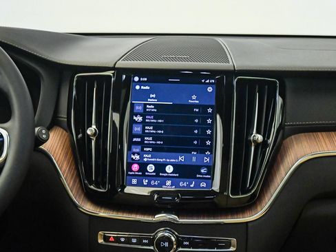 Certified 2023 Volvo XC60 B5 Ultimate w/ Climate Package FWD image 14
