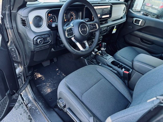 New 2025 Jeep Wrangler Unlimited Sahara AWD/4WD image 15