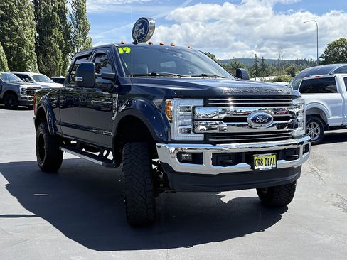 Used 2019 Ford F250 Lariat w/ Lariat Ultimate Package AWD/4WD image 4