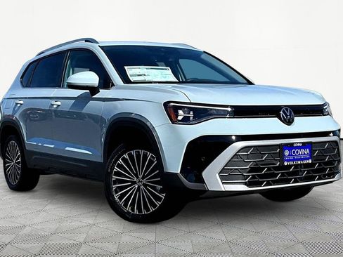 New 2026 Volkswagen Taos SE FWD image 1