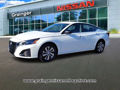 Used 2024 Nissan Altima 2.5 S image 2