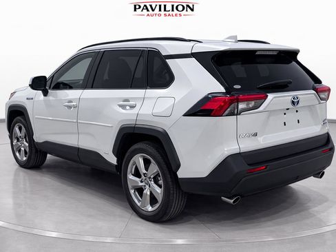 Used 2021 Toyota RAV4 XLE Premium image 6
