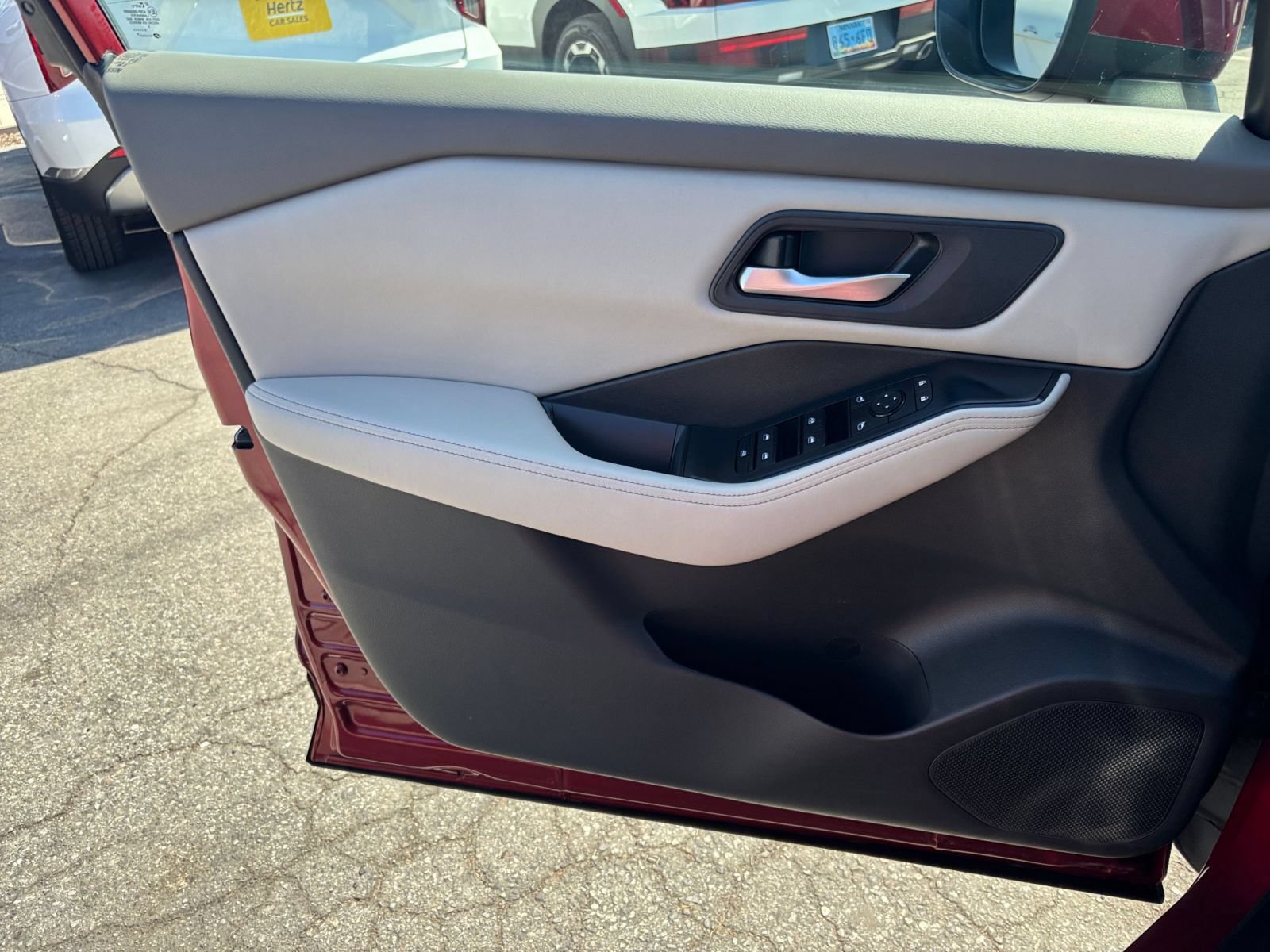 Used 2025 Nissan Rogue SV AWD/4WD image 18
