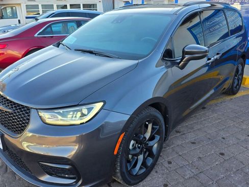 Used 2021 Chrysler Pacifica Touring-L w/ Uconnect Theater Family Group image 1