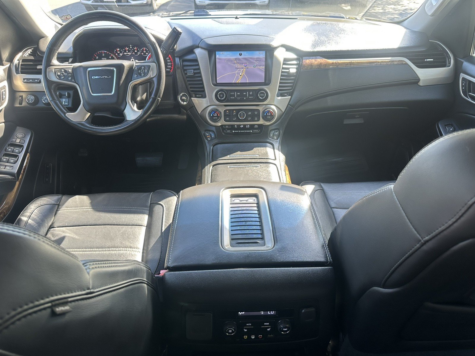 Used 2015 GMC Yukon Denali w/ Premium Package AWD/4WD image 17