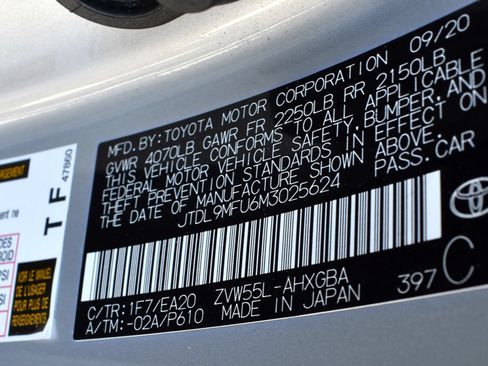 Used 2021 Toyota Prius XLE AWD/4WD image 32
