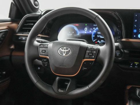 New 2025 Toyota Crown Signia image 10