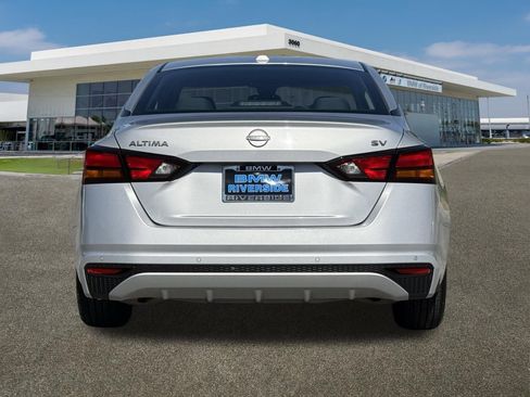 Used 2024 Nissan Altima 2.5 SV image 9