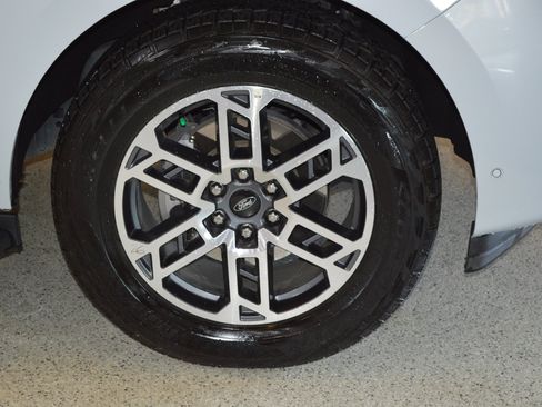 Used 2025 Ford Expedition Active AWD/4WD image 9