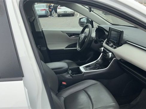 Used 2022 Toyota RAV4 XLE image 39