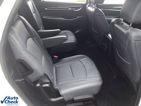 Used 2022 Buick Enclave Essence image 19