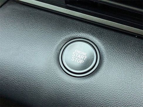 Used 2025 Hyundai Elantra Sport image 5