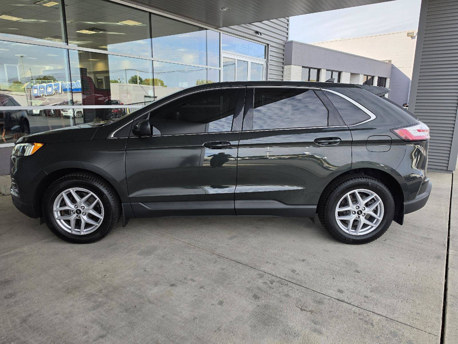 Used 2023 Ford Edge SEL AWD/4WD image 2