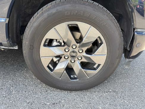 Used 2022 Ford F150 Lightning Lariat w/ Equipment Group 511A High AWD/4WD image 8