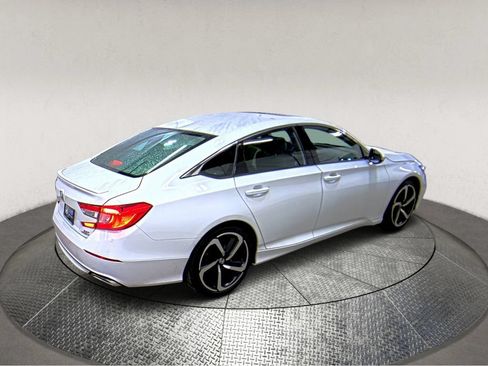 Used 2018 Honda Accord Sport image 2
