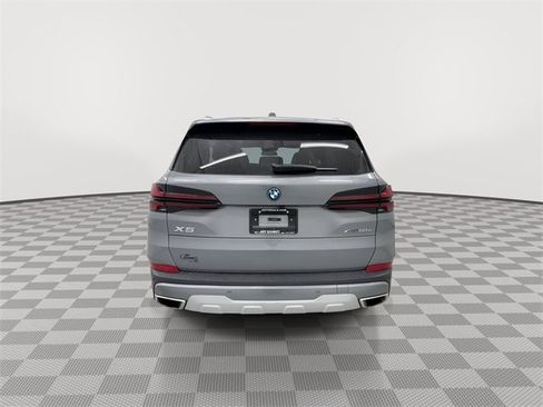 Used 2024 BMW X5 xDrive50e image 9