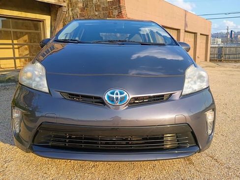 Used 2013 Toyota Prius Three w/ Solar Roof Pkg FWD image 3