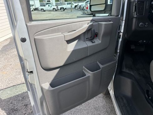 Used 2024 GMC Savana 3500 LS RWD image 14