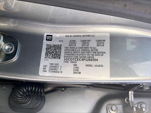 Used 2023 Chevrolet Colorado LT AWD/4WD image 36