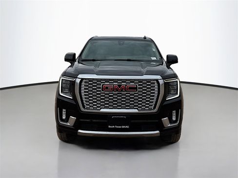Used 2021 GMC Yukon Denali w/ Denali Premium Package image 2
