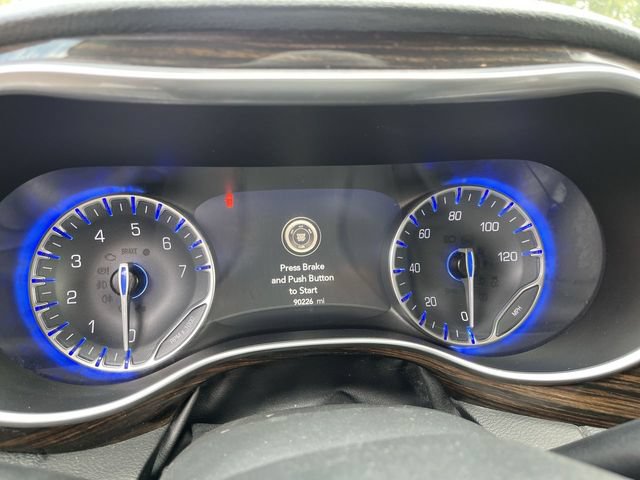 Used 2023 Chrysler Pacifica Limited FWD image 4