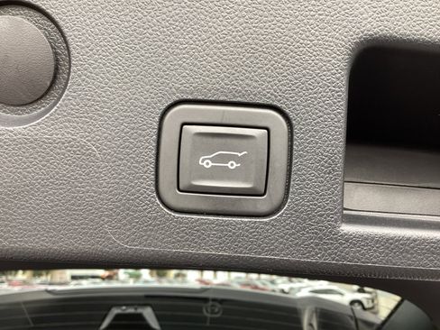 Used 2025 Chevrolet Equinox LT w/ Convenience Package II FWD image 17