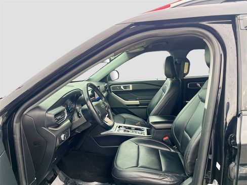 Used 2021 Ford Explorer XLT w/ Equipment Group 202A image 20