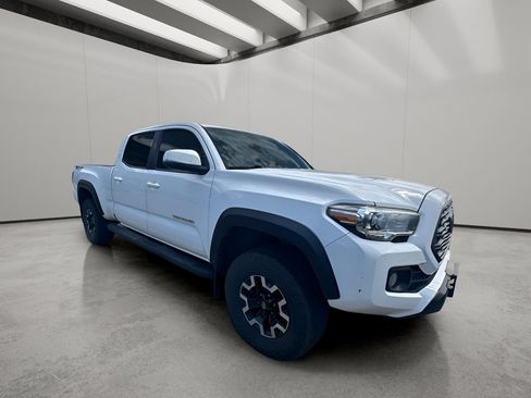 Used 2020 Toyota Tacoma TRD Off-Road w/ Technology Package AWD/4WD image 5