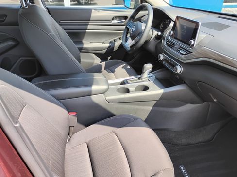 Used 2025 Nissan Altima 2.5 SV FWD image 23