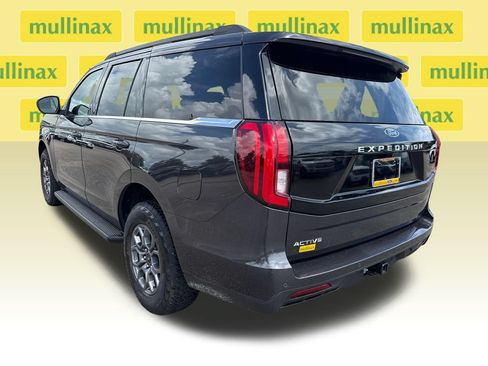 Used 2025 Ford Expedition Active RWD image 9