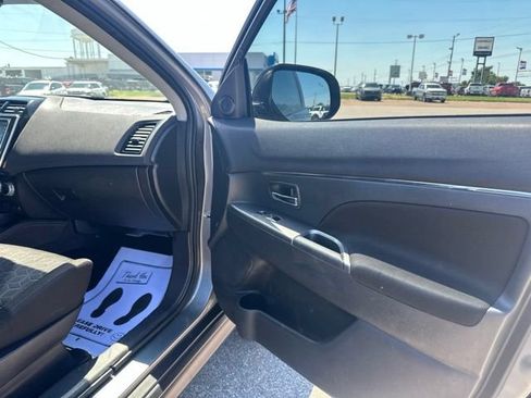 Used 2021 Mitsubishi Outlander Sport SE FWD image 11