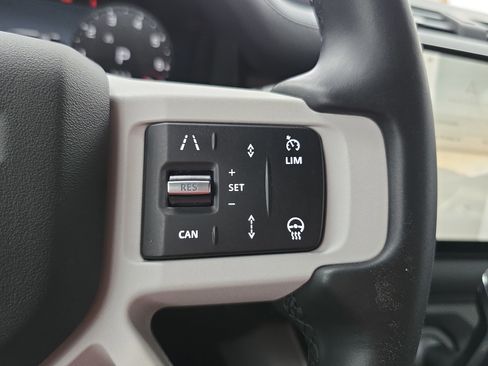 Certified 2025 Land Rover Defender 110 X-Dynamic SE image 17