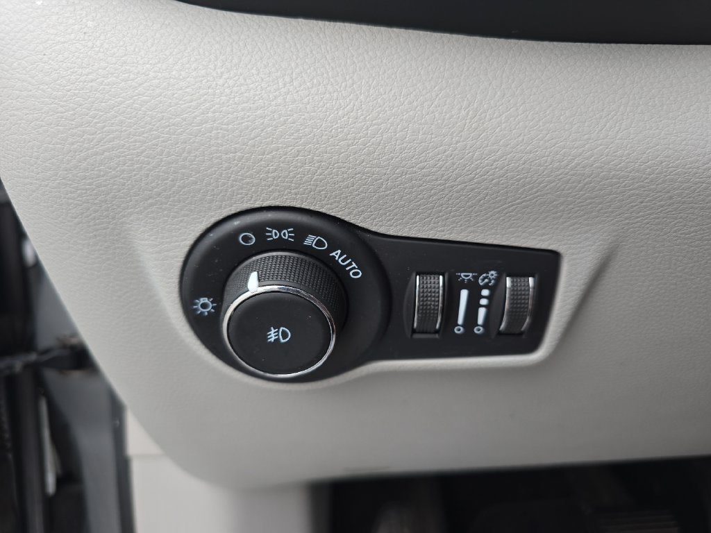 Used 2022 Jeep Compass Latitude FWD image 22