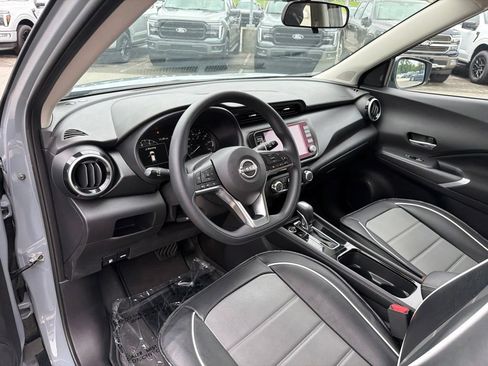 Used 2024 Nissan Kicks SV FWD image 12