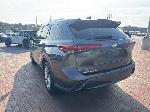 Used 2023 Toyota Highlander Limited FWD image 7