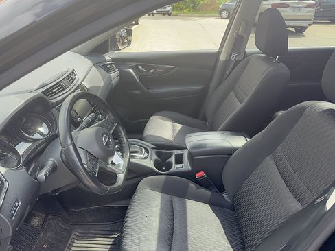Used 2018 Nissan Rogue SV w/ Sun & Sound Touring Package AWD/4WD image 5