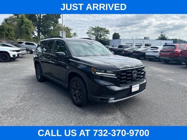 Used 2025 Honda Pilot TrailSport image 3