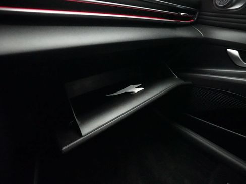Used 2025 Hyundai Elantra Limited FWD image 29