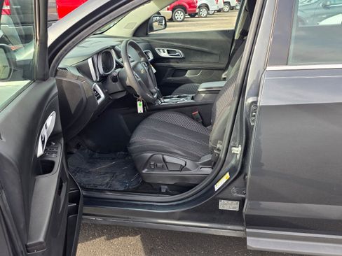 Used 2017 Chevrolet Equinox LS image 12