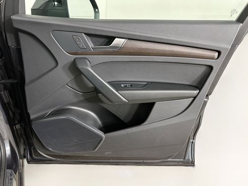 Used 2024 Audi Q5 Premium w/ Convenience Package image 34