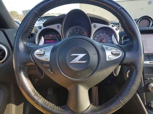 Used 2017 Nissan 370Z Touring image 22