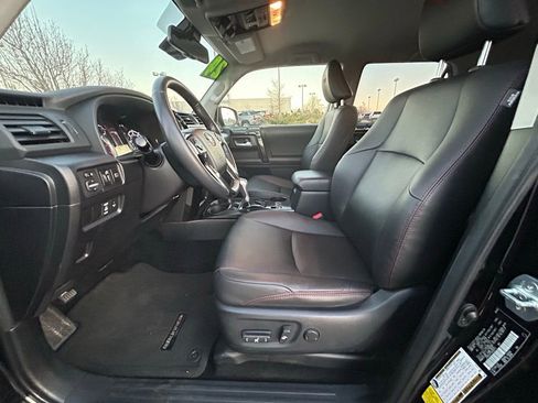 Used 2024 Toyota 4Runner TRD Off-Road Premium image 12