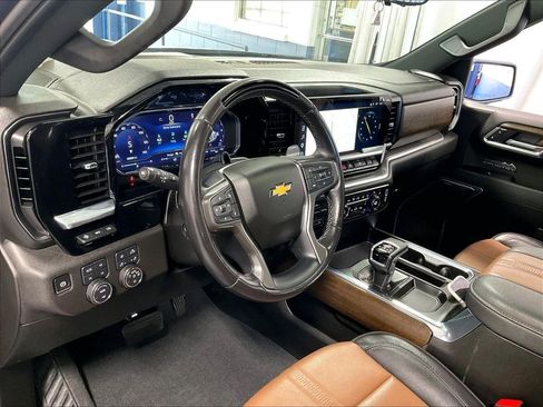 Used 2025 Chevrolet Silverado 1500 High Country w/ Technology Package AWD/4WD image 8