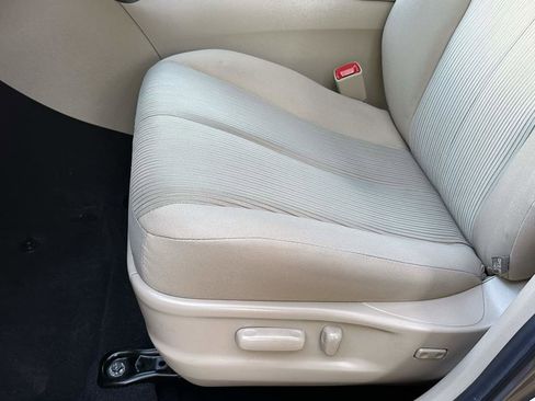 Used 2013 Toyota Venza LE image 10