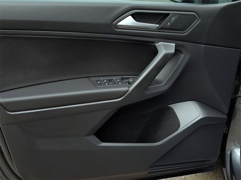 Certified 2021 Volkswagen Tiguan SE R-Line image 11