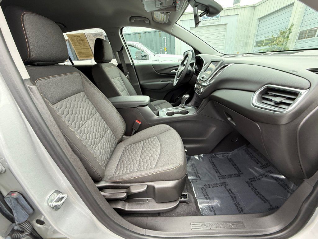 Used 2021 Chevrolet Equinox LT AWD/4WD image 24