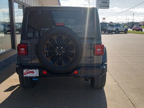 Used 2023 Jeep Wrangler Sahara w/ Cold Weather Group AWD/4WD image 3