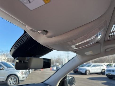 Used 2025 Mercedes-Benz GLE 350 4MATIC image 39