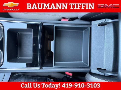 Used 2026 Chevrolet Traverse LT w/ Driver Confidence Package FWD image 16